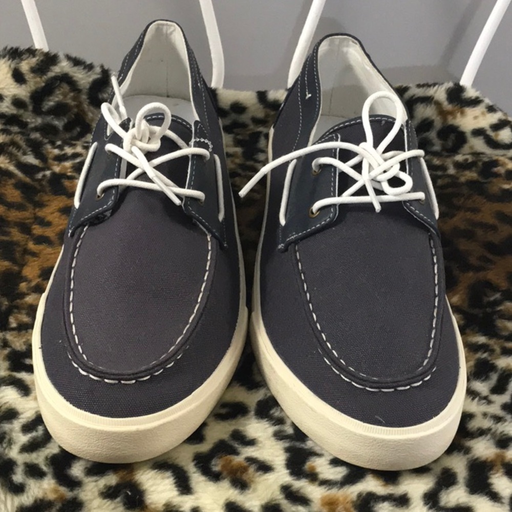 NWoT Gap canvas lace up sneakers Size 12 not worn tried on only